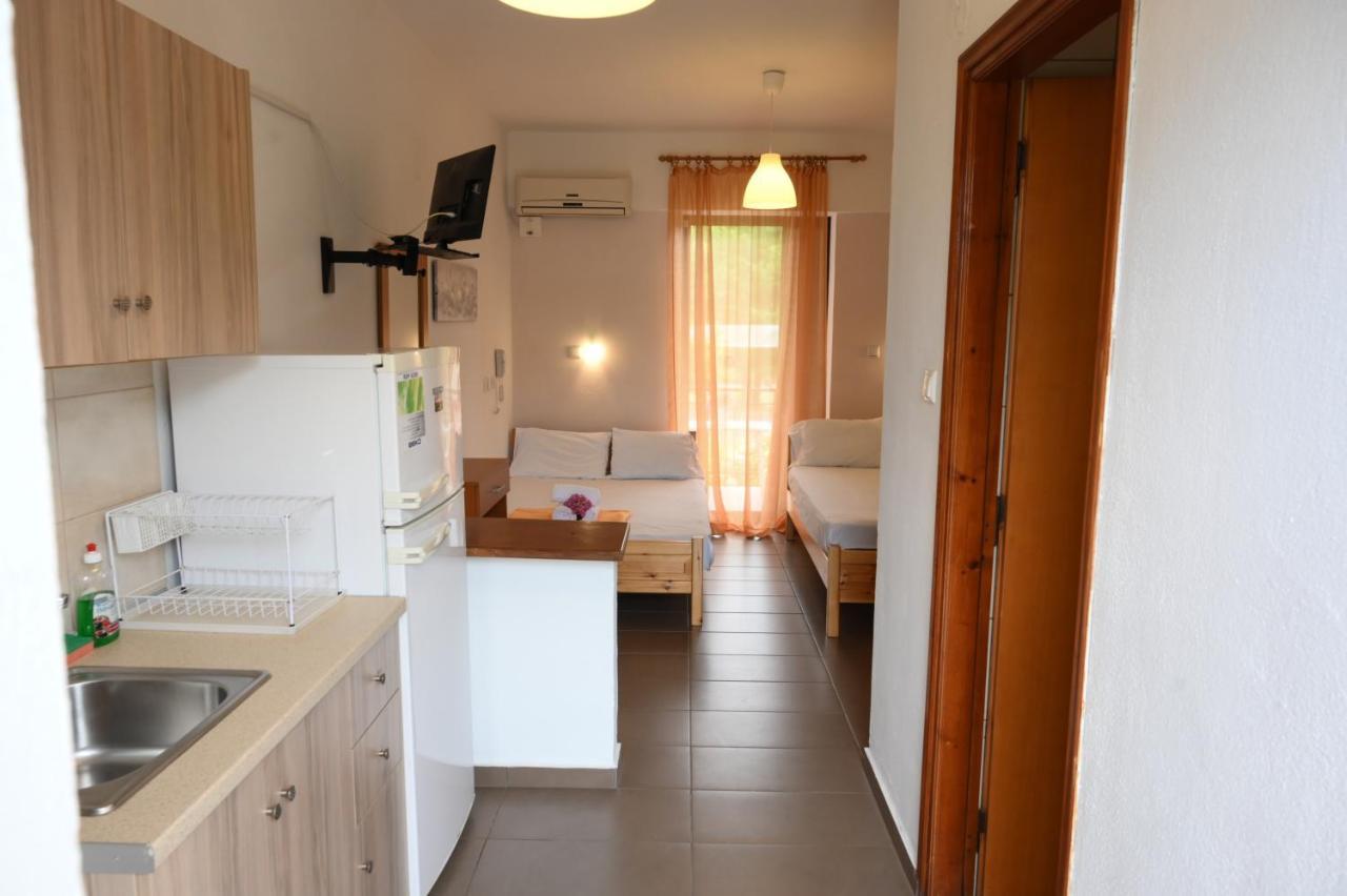 Hotel Geromichalos Paralía Skotínis Bagian luar foto