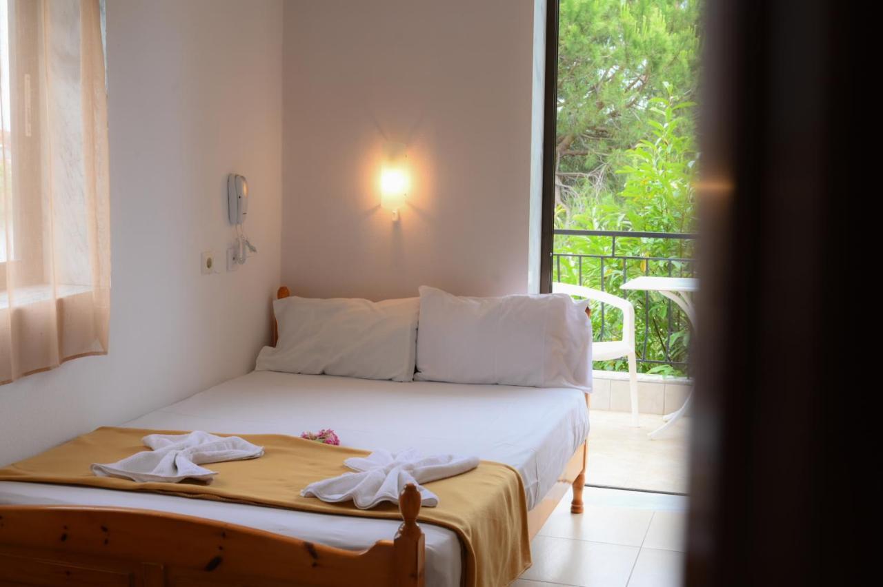Hotel Geromichalos Paralía Skotínis Bagian luar foto