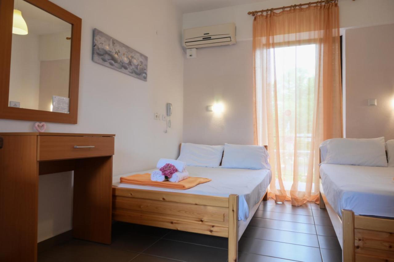 Hotel Geromichalos Paralía Skotínis Bagian luar foto