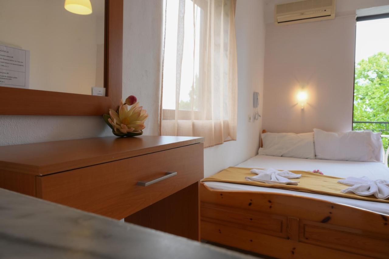 Hotel Geromichalos Paralía Skotínis Bagian luar foto