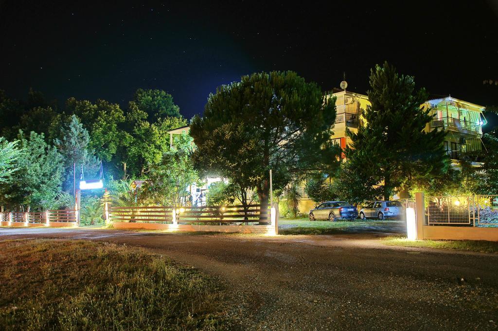 Hotel Geromichalos Paralía Skotínis Bagian luar foto