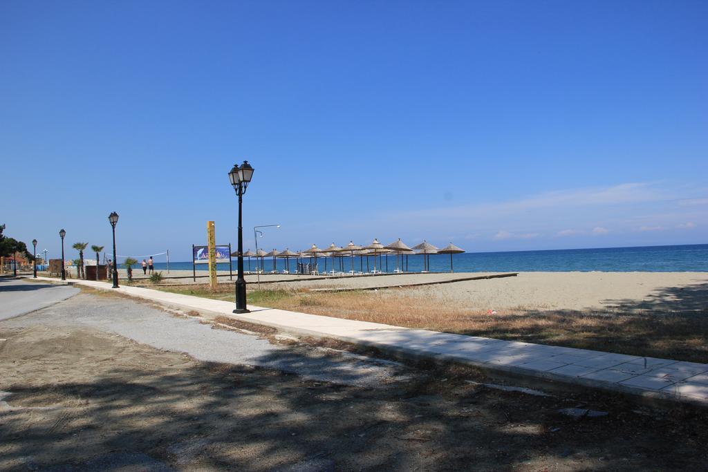 Hotel Geromichalos Paralía Skotínis Bagian luar foto