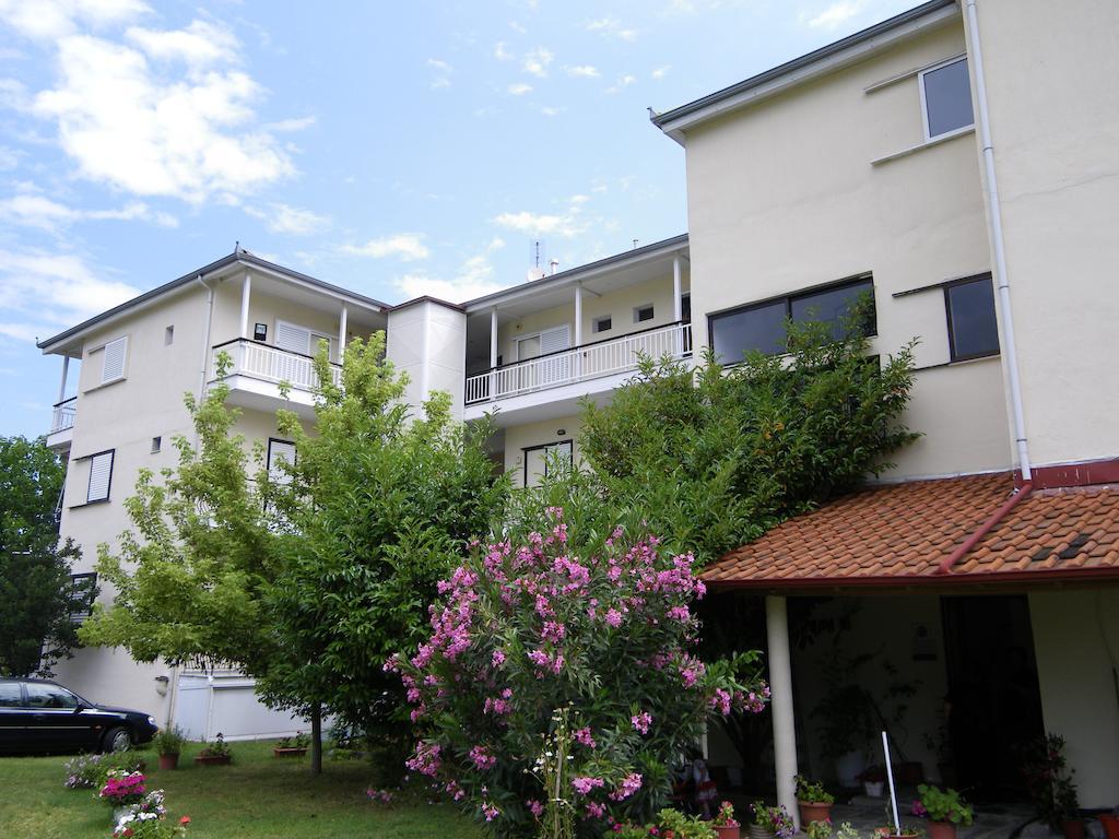 Hotel Geromichalos Paralía Skotínis Bagian luar foto