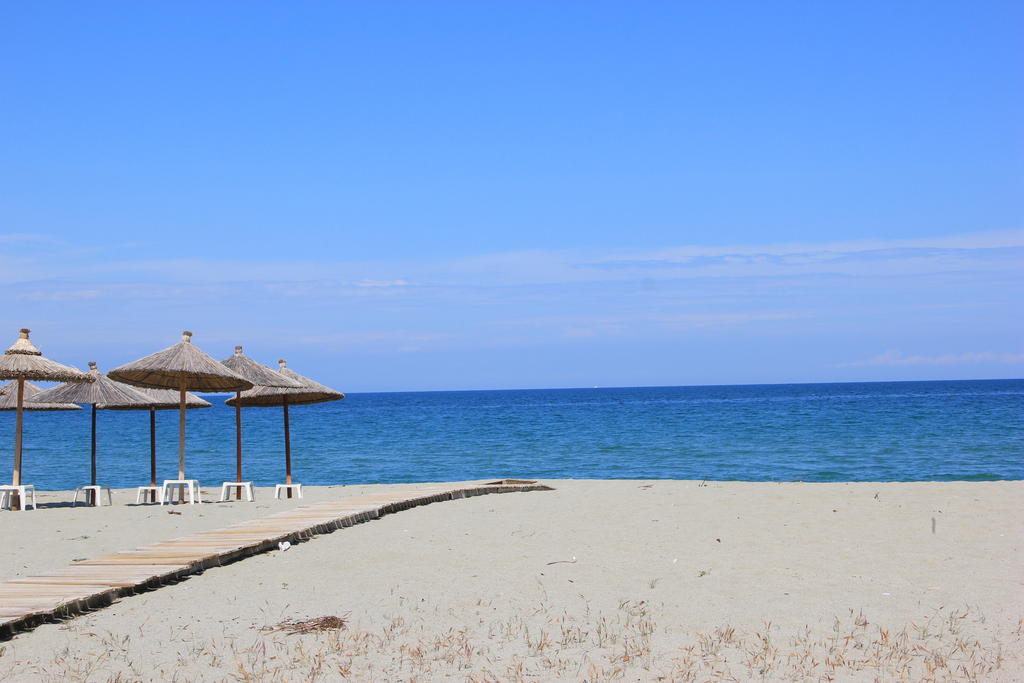 Hotel Geromichalos Paralía Skotínis Bagian luar foto
